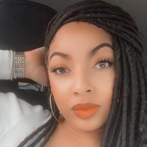 Meet your Posher, Chanel